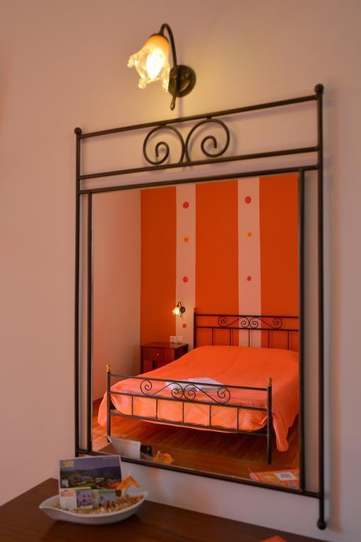 Finikas Apartment *