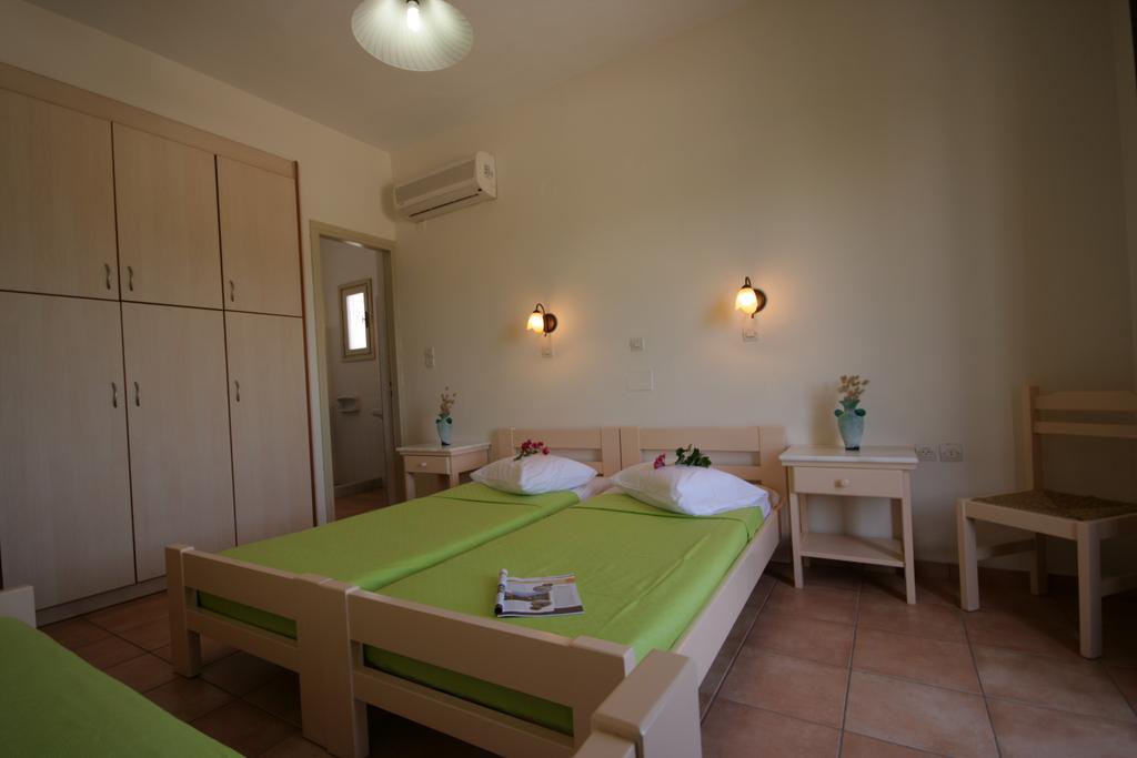 Jasmine Parikia (Paros)