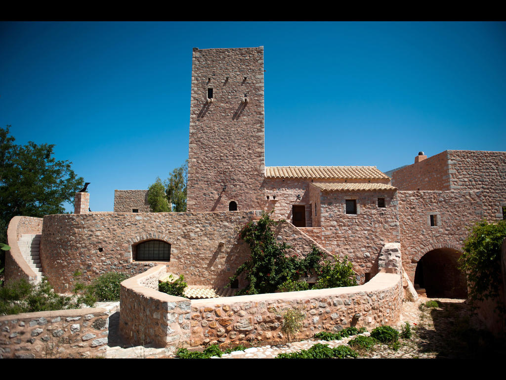 Arapakis Historic Castle Pyrgos Dirou