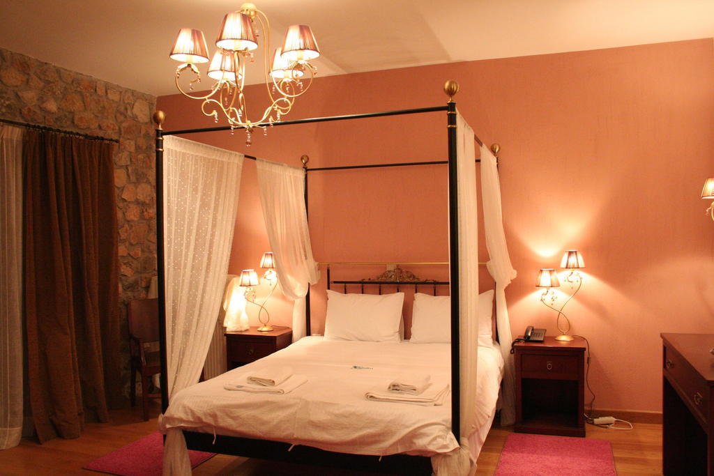 Karyatis Hotel
