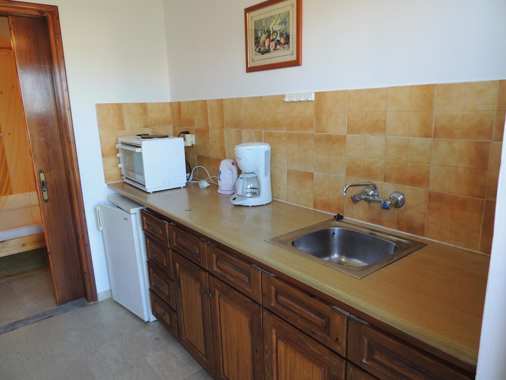 Apartment Feakes *