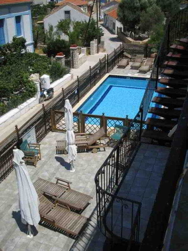 Aparthotel Aristotelis Frikes