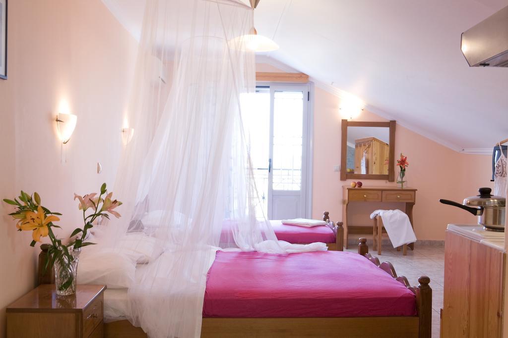 Pansion Filoxenia & Aparthotel Tsoukaladhes
