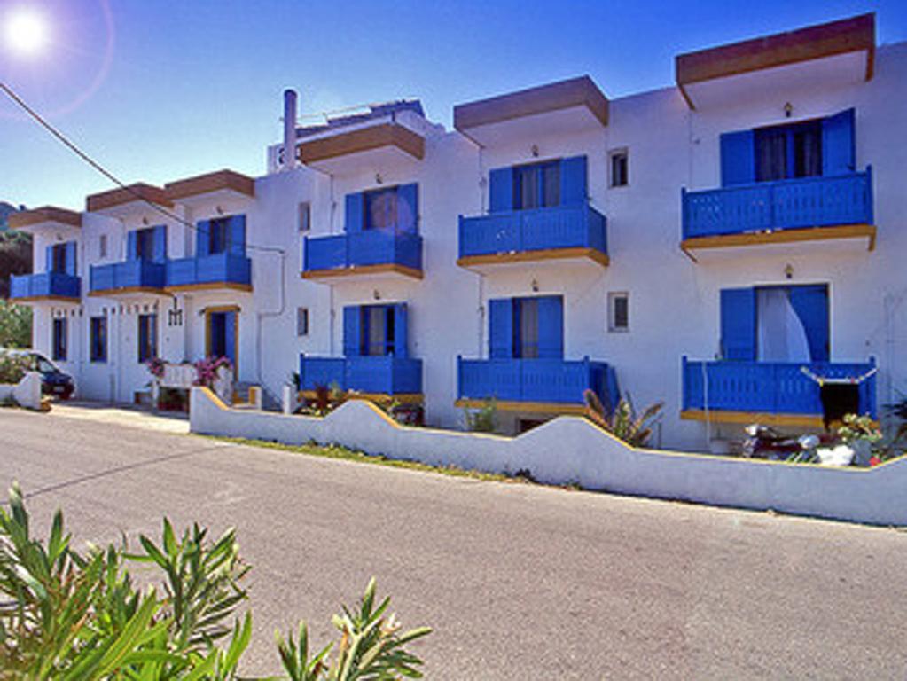 Hotel Haritos - Geothermal Hot Swimming Pool Mandraki (Nisyros)