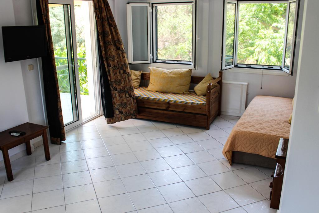 Xristina Studios Apartment