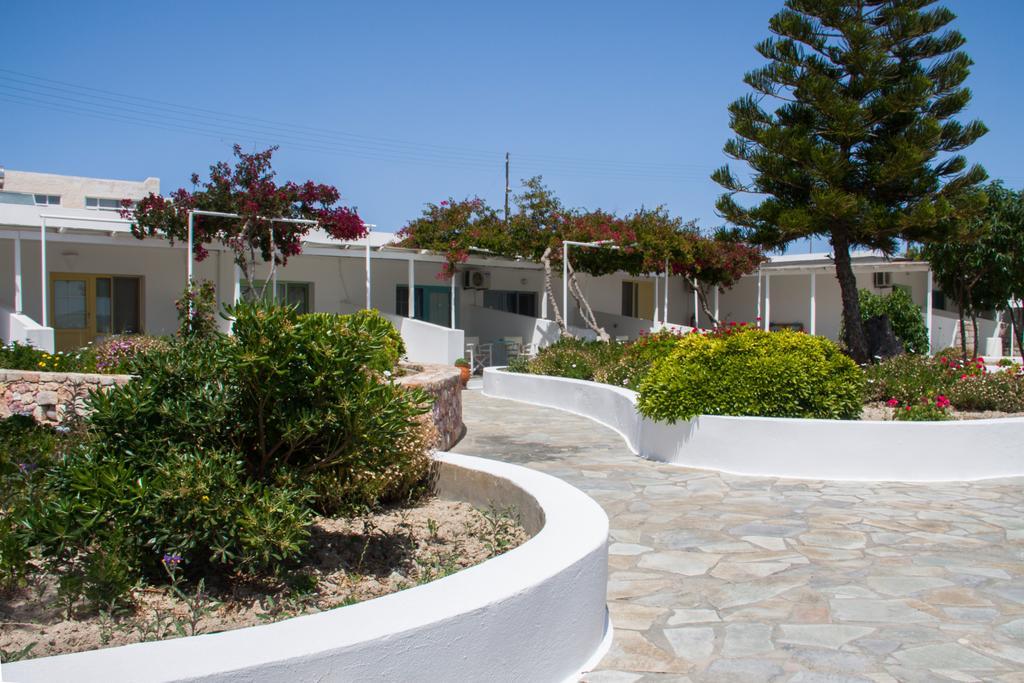 Parasporos Village Aparthotel
