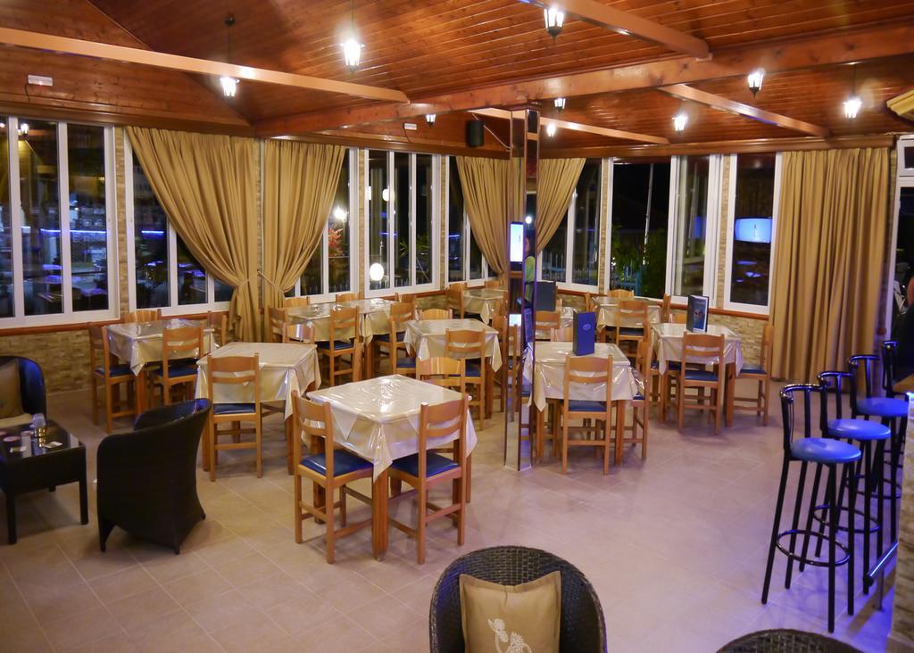 Aparthotel Tria Adelphia Arillas (Corfu)