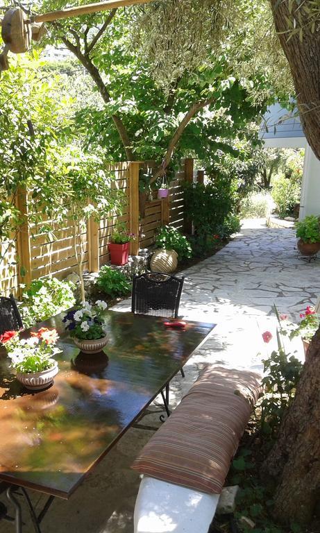 Milos Aparthotel Lourdata (Kefalonia)