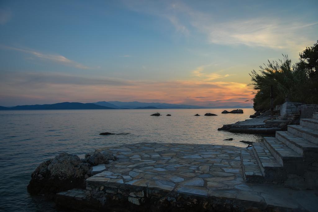 Melies- Seaside Boutique Chorto