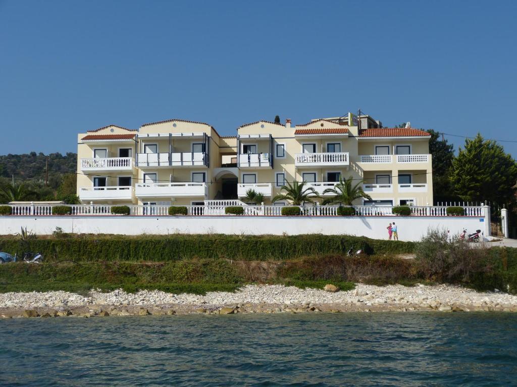 Ostria Seaside And 4*