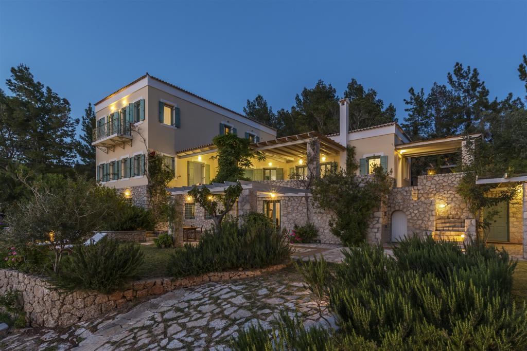 Villa Electra Beachfront *
