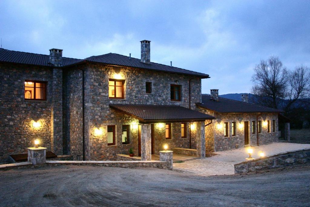 Karyatis Hotel 3*