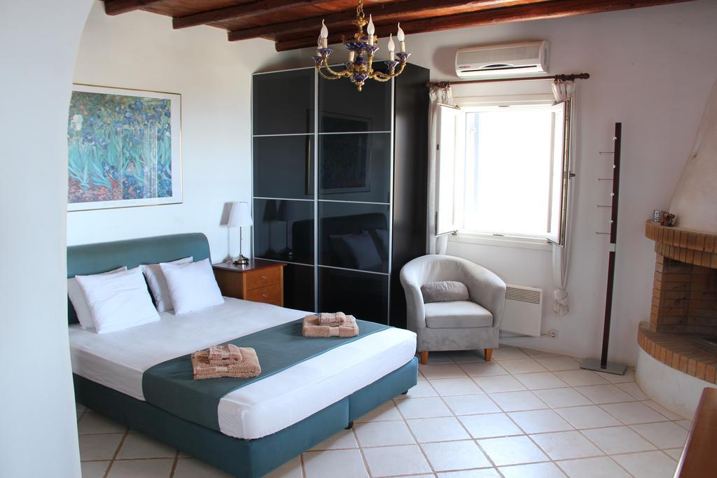 Delio * Parikia (Paros)