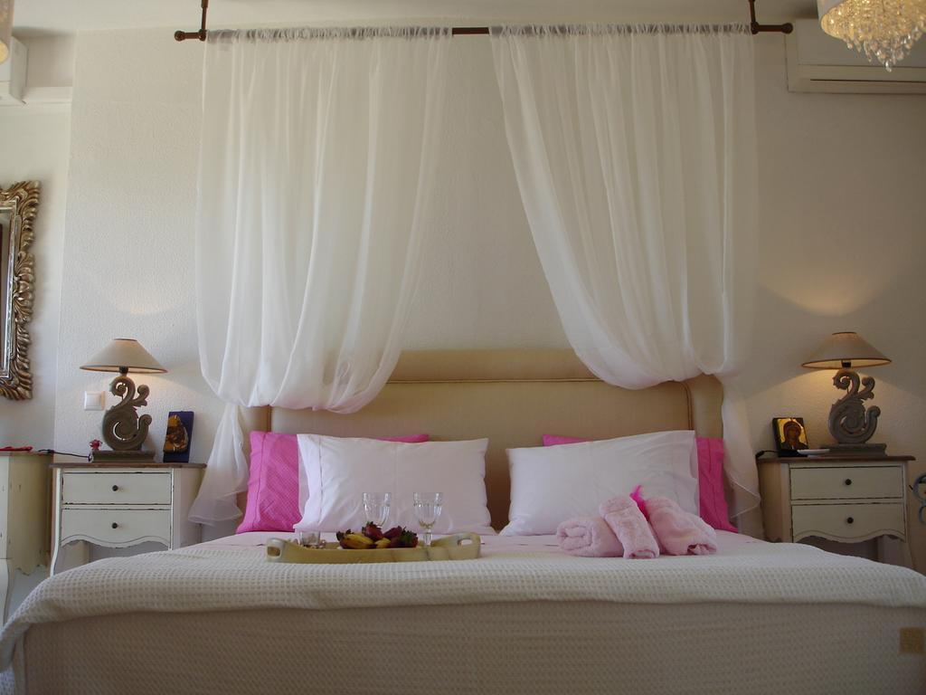Amazing Beachfront Maison Holiday home Toroni