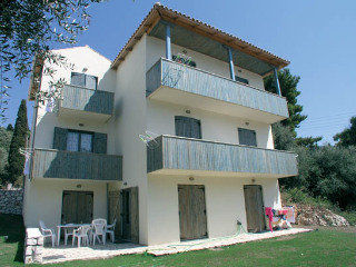 Iris Apartment *