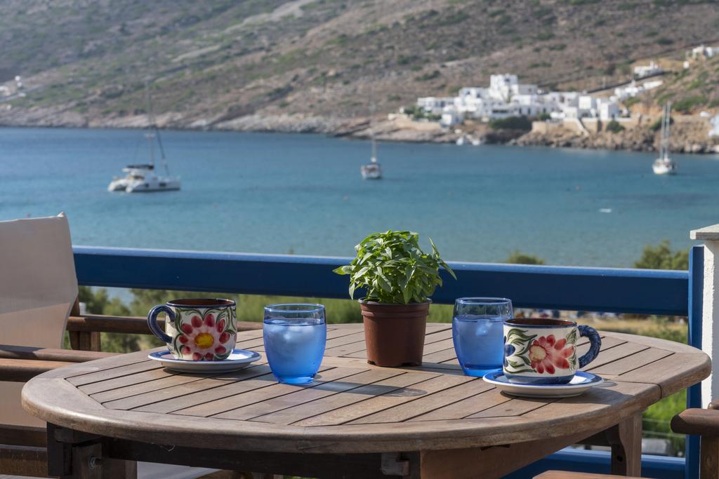 Captain's Kmr Kamares (Sifnos)
