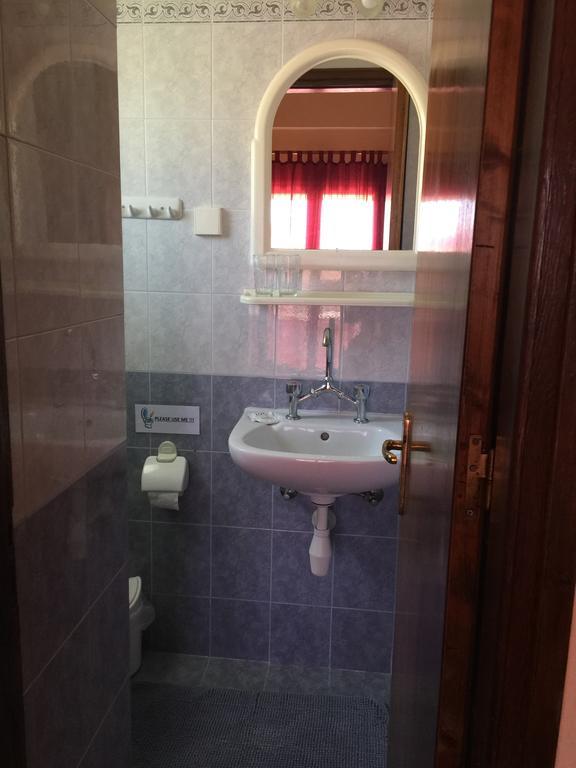 Guest house Platanos *