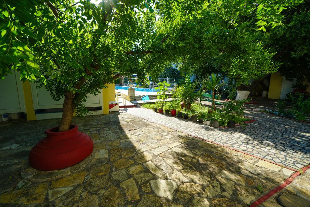 Aparthotel Albatross Marathokampos