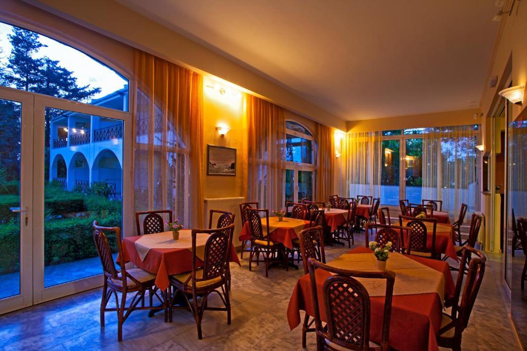 Kalamitsi Aparthotel