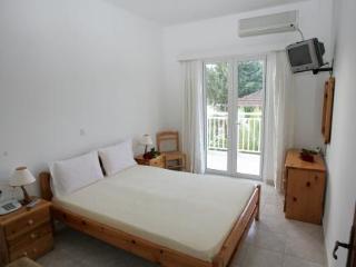 Blue White Apartments - Kefallonia Poolside Retreats Aparthotel