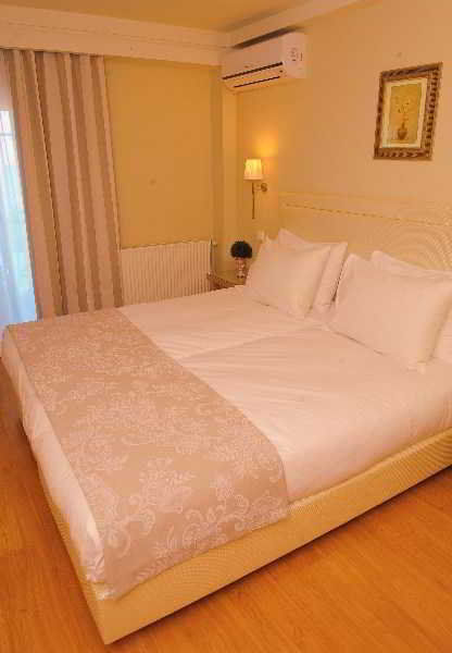Avra Hotel 2*