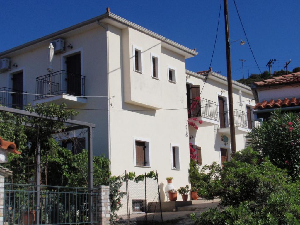 Mylos Hotel 3*
