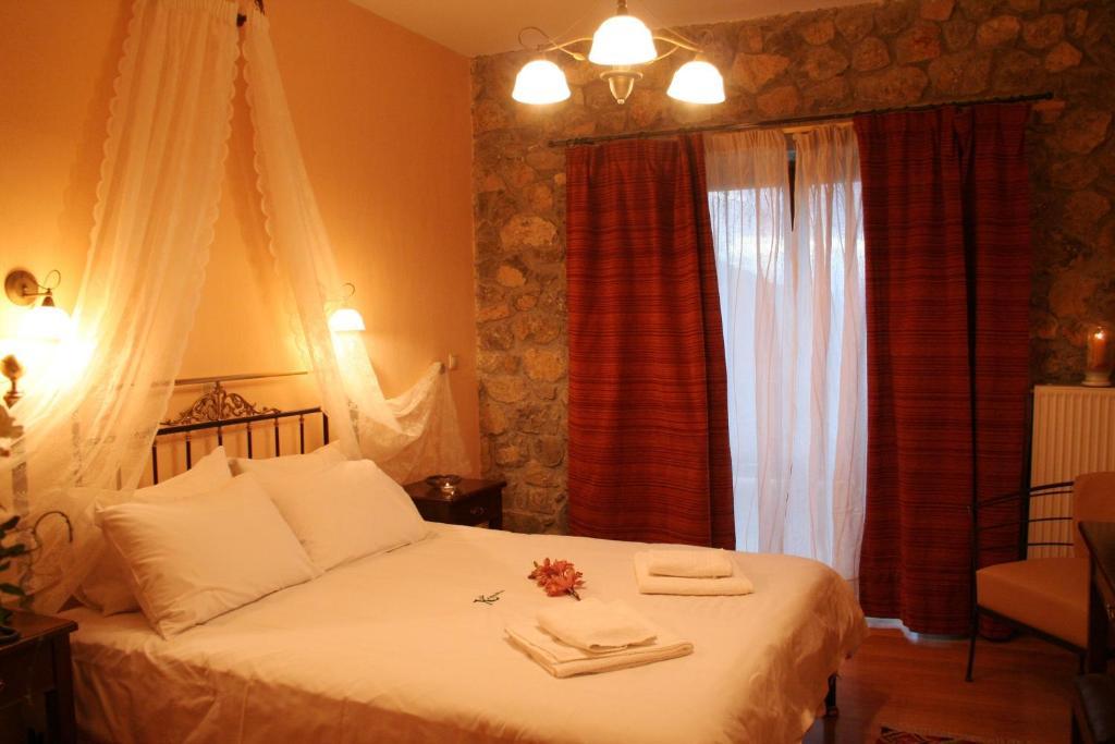 Karyatis Hotel 3*