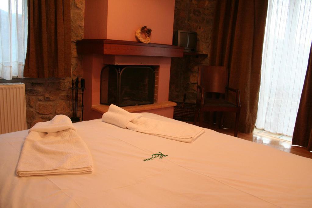 Hotel Karyatis 3*