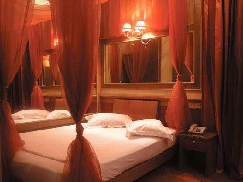 Diva Hotel 2*