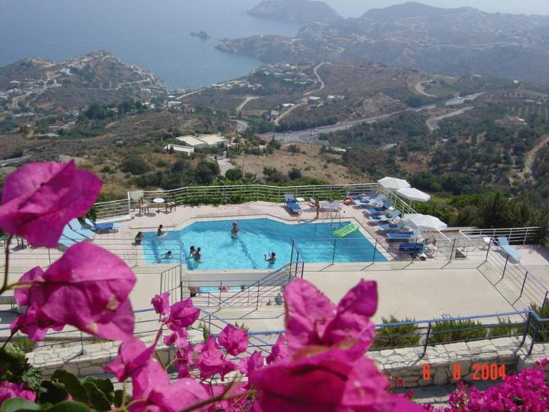 Fotoula Apts Hotel 2*
