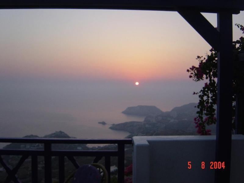 Fotoula Apts 2*