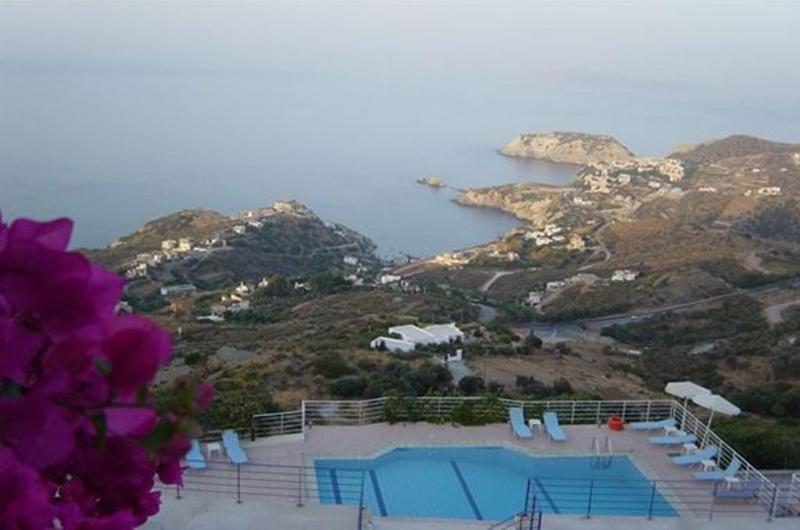 Fotoula Apts Hotel 2*