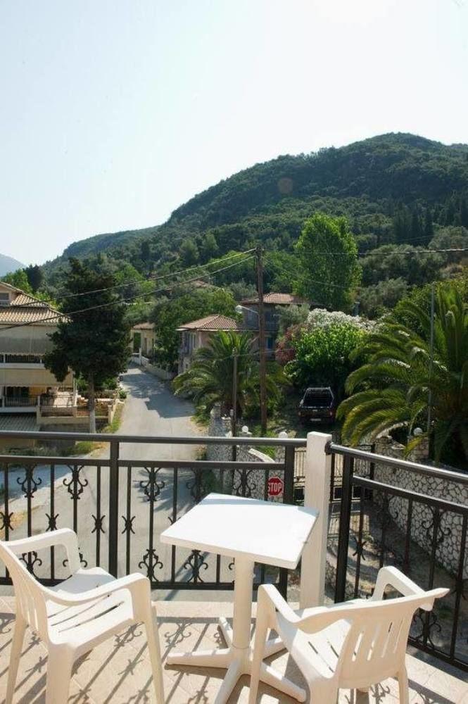 Geroulis Stefanos Studios * Vasiliki (Lefkada)