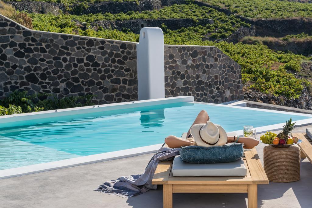 White & Co Santorini Pyrgos Kallistis