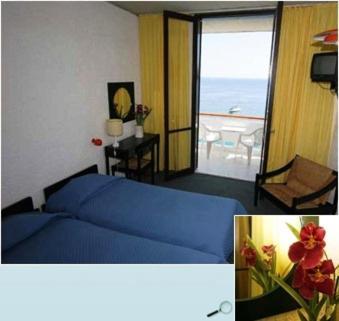Apollo 4* Agia Marina (Aegina)