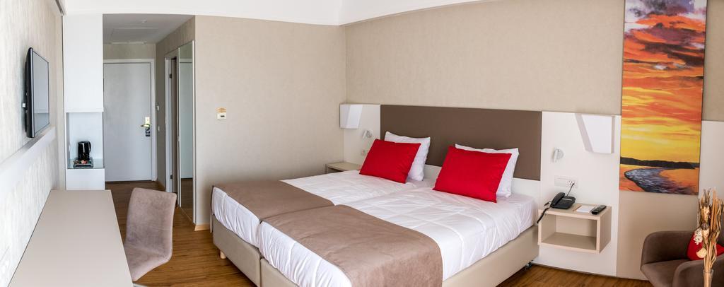 Ramada Plaza By Wyndham Thraki Hotel