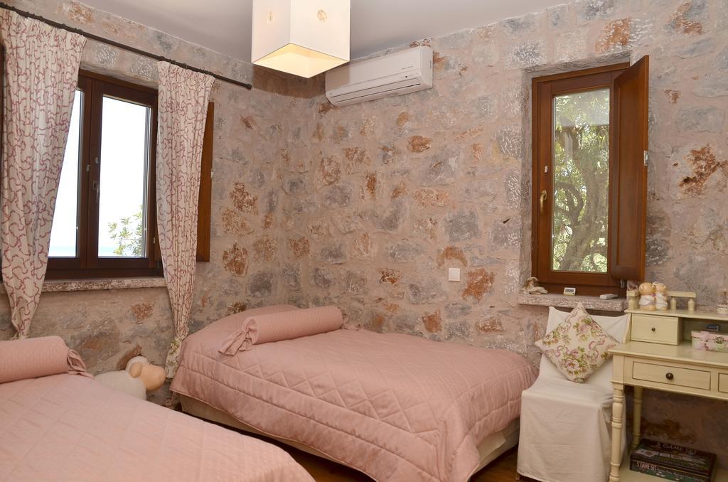 -perfect For Vacations Poulithra
