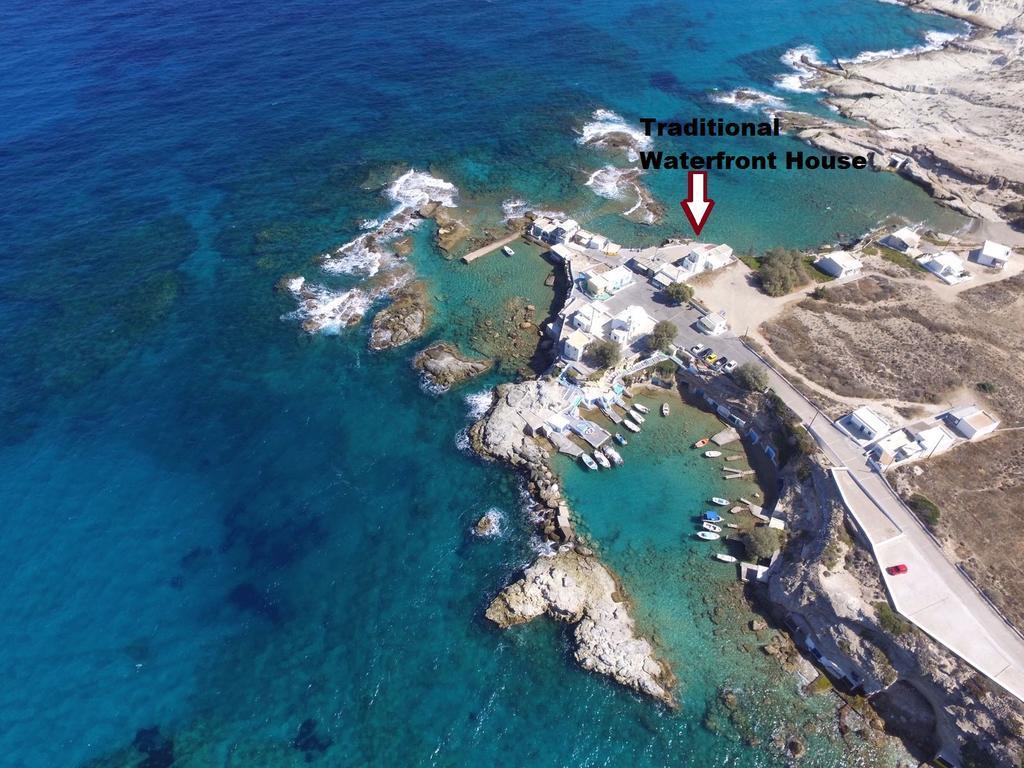 Holiday home Traditional Waterfront House
