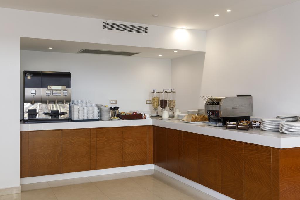 Hotel Western Plaza 4*