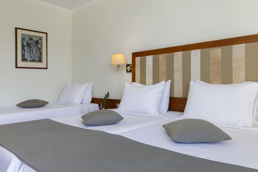 Hotel Western Plaza 4*