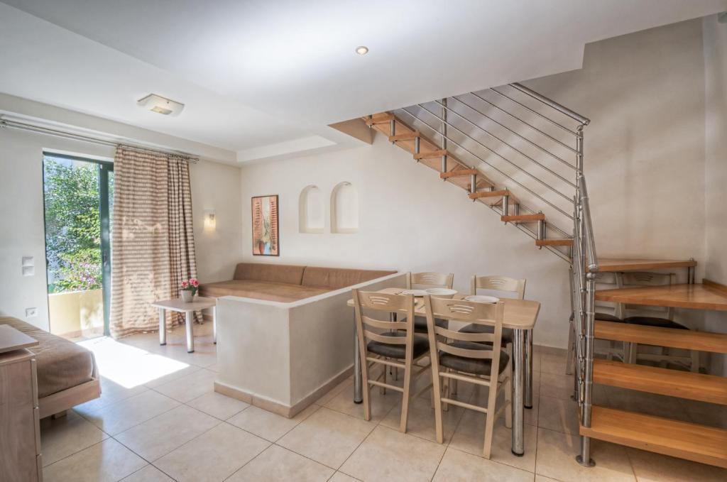 Aparthotel Pefkos Village 3*