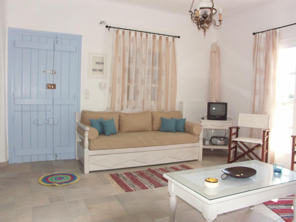 Karades Medusa Plaka (Naxos)