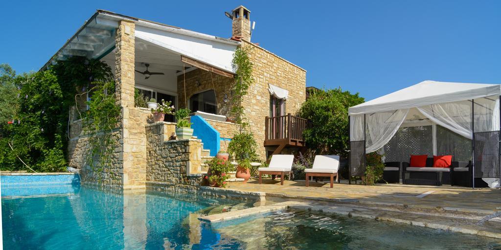 Maria Elena Villas