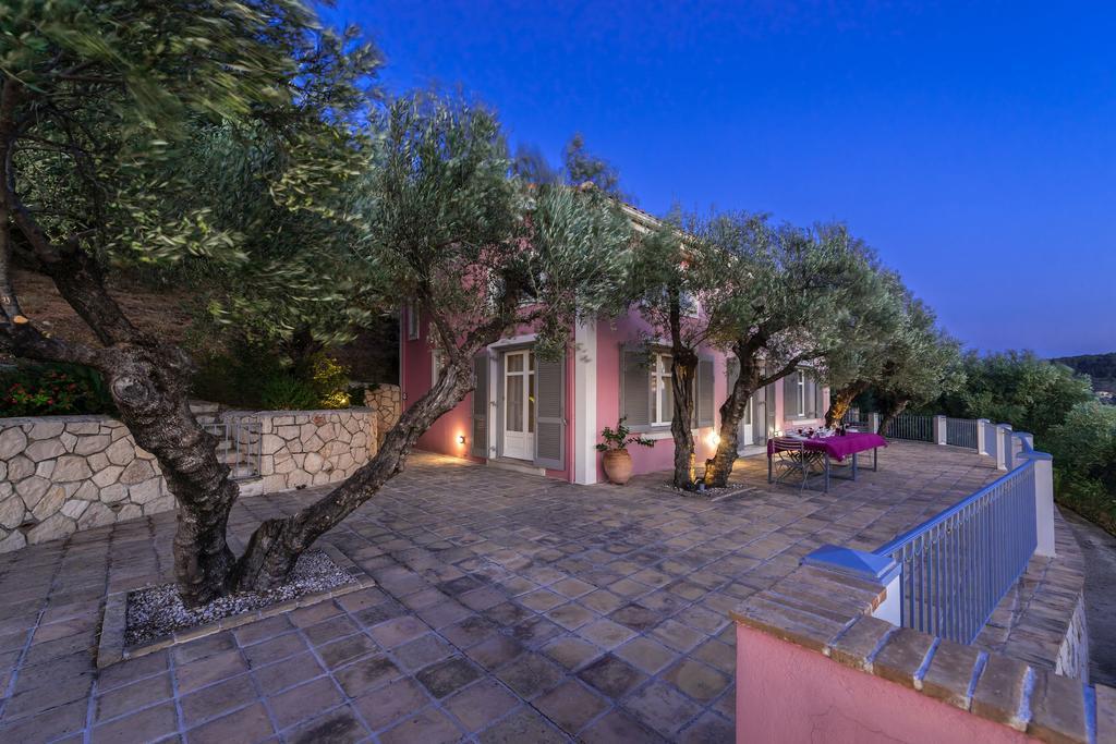 Oliva, In A Serene Location & Private Pool, By Zantewize Akrotiri (Zakynthos)