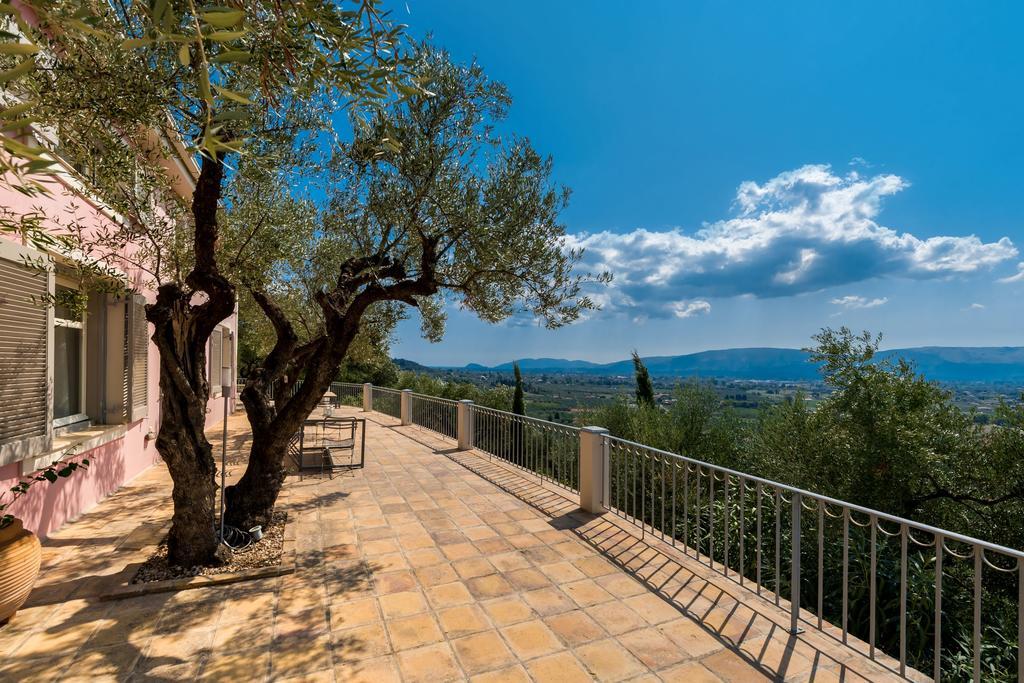 Villa Oliva, In A Serene Location & Private Pool, By Zantewize