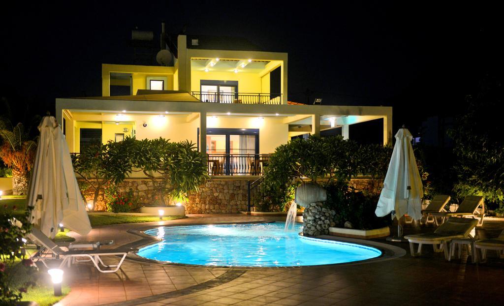 Angelina Villa *