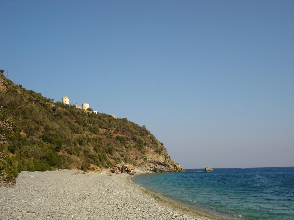 Kyparissi & *