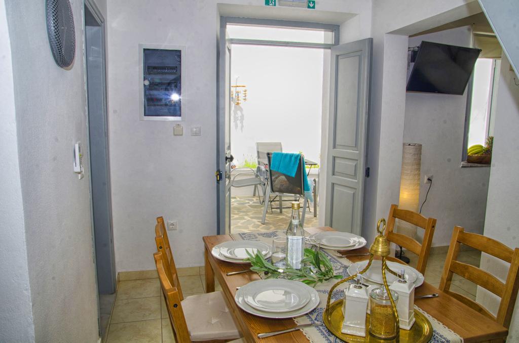 Villa Tholos *