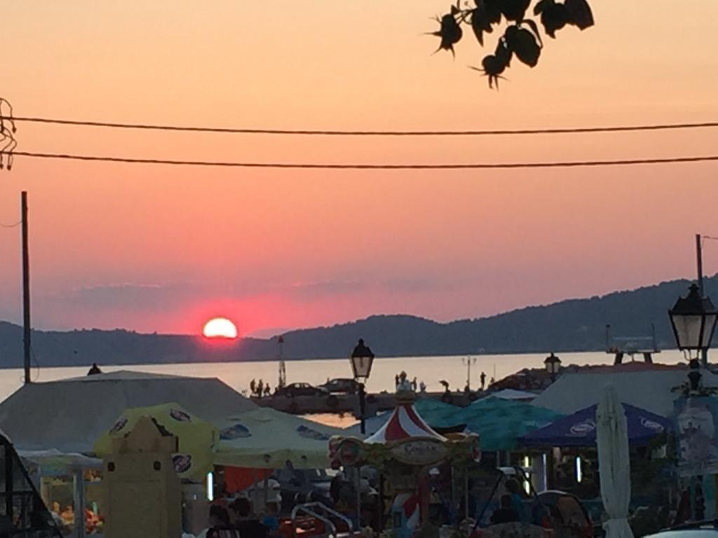 Yut Holiday * Nea Skioni