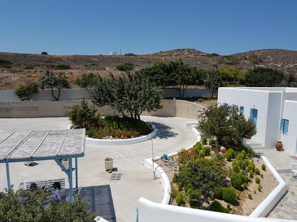 Sarakiniko Adamantas (Milos)